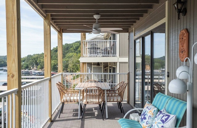 Lazy Days E-08 - Cozy Waterfront Condo in Osage Beach