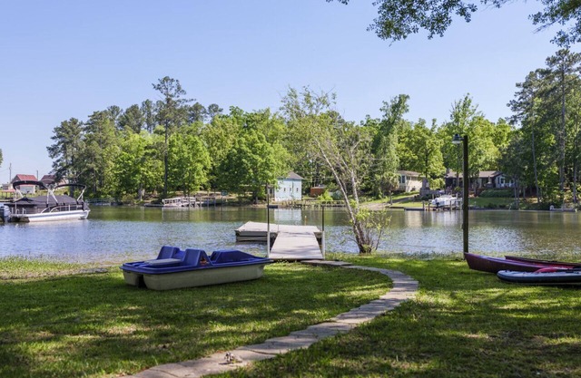 Lazy Days on Lakeshore - Private Dock, Kayaks SUP, Arcades and more
