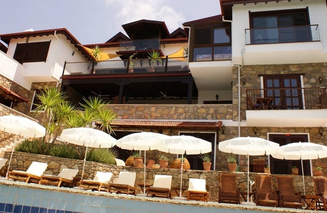 Lazy Lizard Boutique Hotel