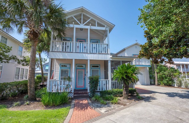 A Spacious and Pet-Friendly Crystal Beach Retreat with private pool
