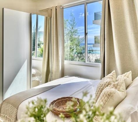 Lazzlla beachside studio apartments