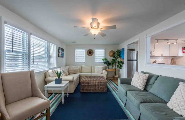 LBI Beach Escape. 2-bedroom apartment with AC in best Ship Bottom location