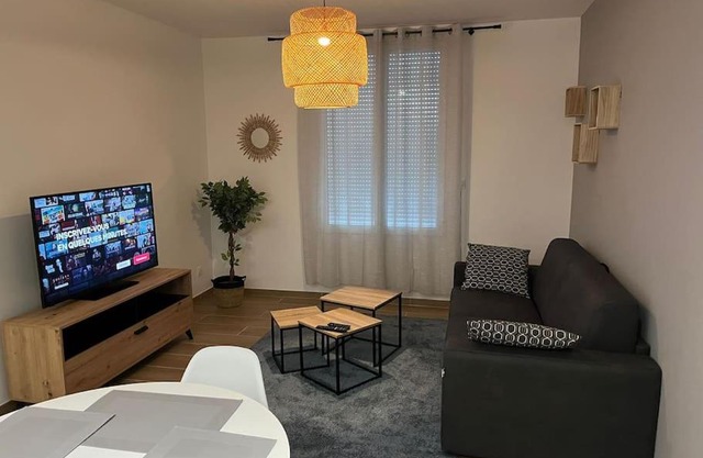Le 102 de la gare: appartement neuf et climatisé