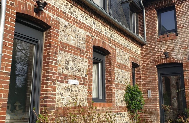Le 133 Gîte et Dépendance, à 500m de la Mer, Maison de Village Typique Rénovée