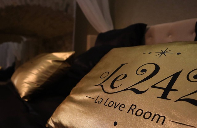 Le 242, The Love Room
