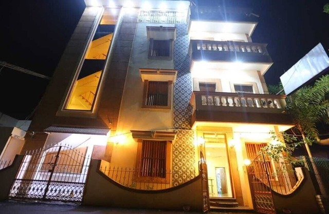 Le Apex Guest House