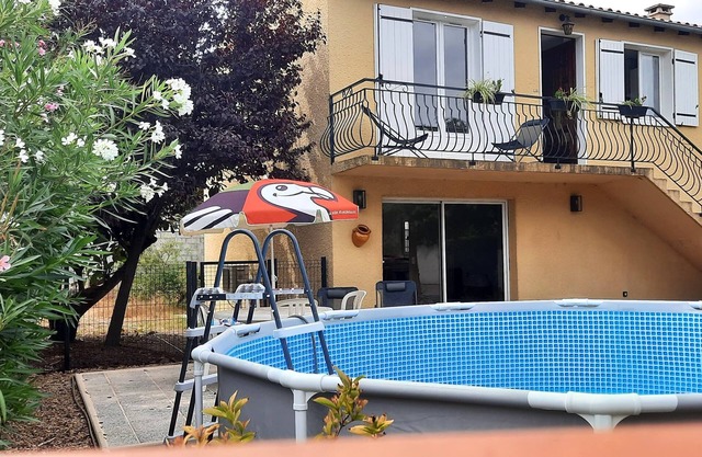 Le Balcon de Cournon : Swimming pool, garden and air conditioning 15 minutes from the beach