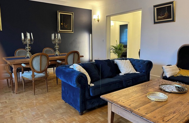 Le Baron Bucaille comfortable apartment facing the beach with sea view.