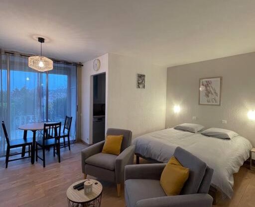 Le Belleviste - Studio tout équipé, Wifi, parking