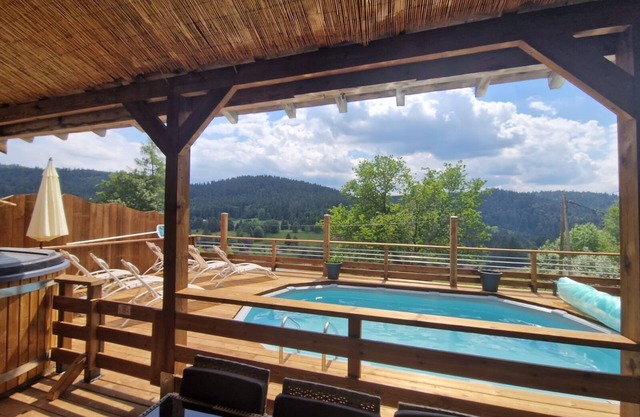 Le Bercail 4* with swimming pool and Nordic bath
