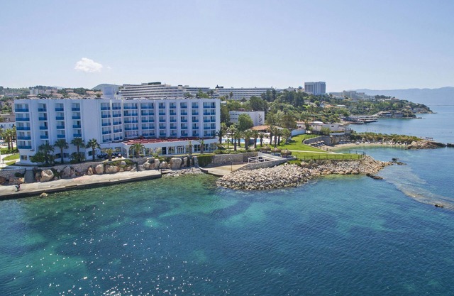 Le Bleu Hotel & Resort