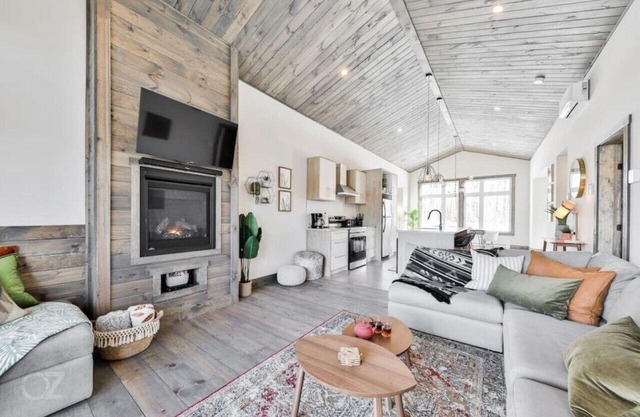 Le Boheme - Lakeside chalet with spa