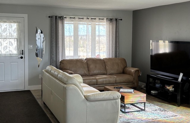 Le Chalêt - 4 Beds, 2 Bath. Quiet and comfortable