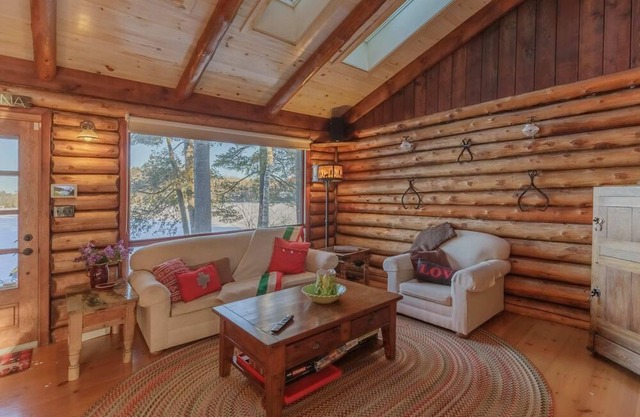 Le Chalet Huard / The Loon Cabin