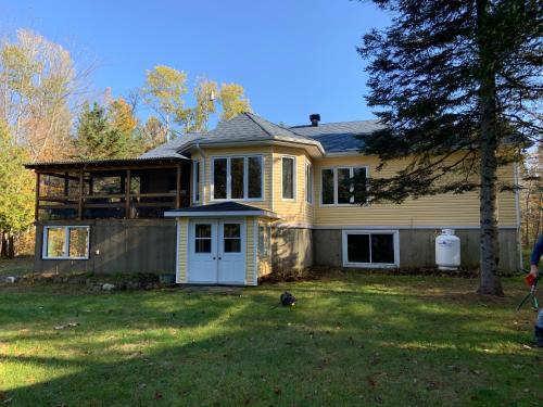 Le chalet jaune sur la Mastigouche
