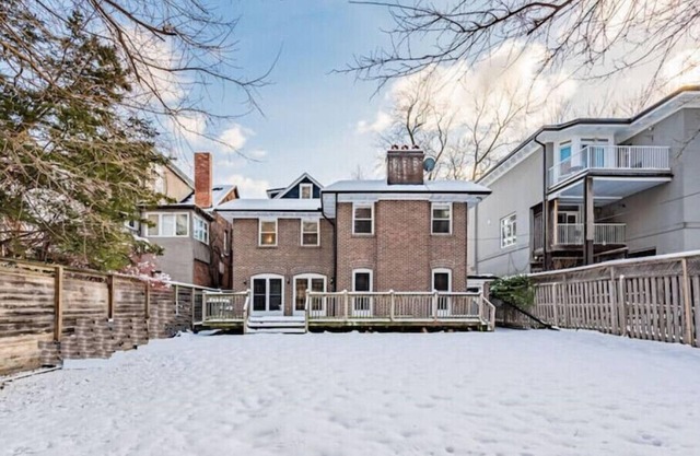 Le Chateau Near Downtown Toronto