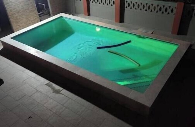 Le Chateau - Scarlet Ibis Apartment