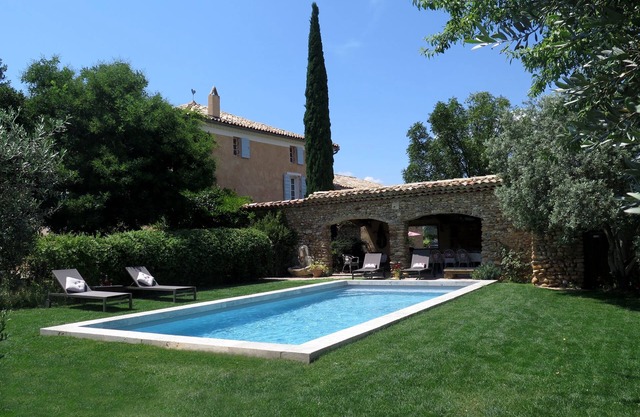 Encantadora casa de campo con piscina en Valensole