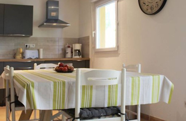 LE CLOS HORTENSE - HERMOSO APARTAMENTO CON TERRAZA DE MADERA.
