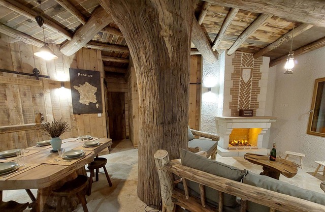 Le Cul de Loup, unusual accommodation, near CHAMBORD.