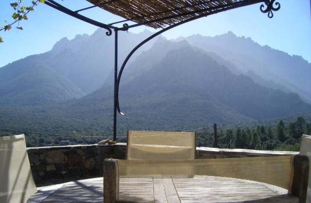 LE ELLA ENTRE MER ET MONTAGNE