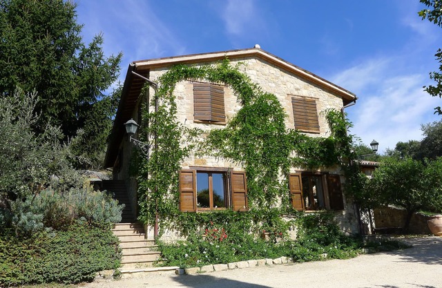 Villa rural con piscina privada, golf y vistas impresionantes de Umbría