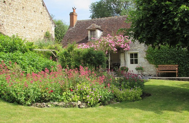 Le Fleuve -Adult Only romantic cottages in the Loire Valley with private Gardens