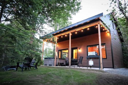 Le Geai Bleu - Waterfront Chalet with Spa