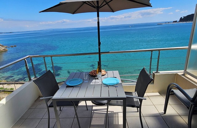 Apartamento con vistas al mar pies en el agua orientada al sur