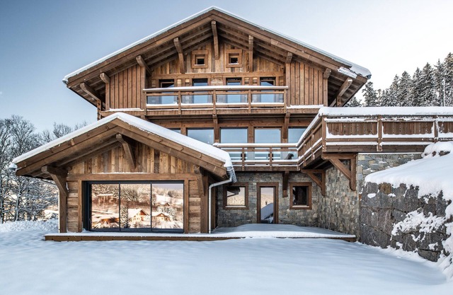 Le Grand V, luxury chalet with indoor pool