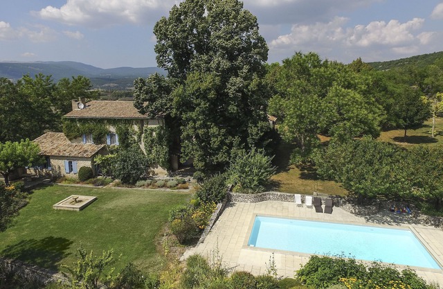 LE JAS DE MARIE ***** (5 stars furnished with tourism 2020)