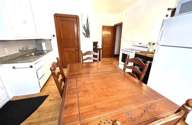 Le Limoileux: Charmant 6 Places au Coeur de Limoilou / Stationnement Disponible