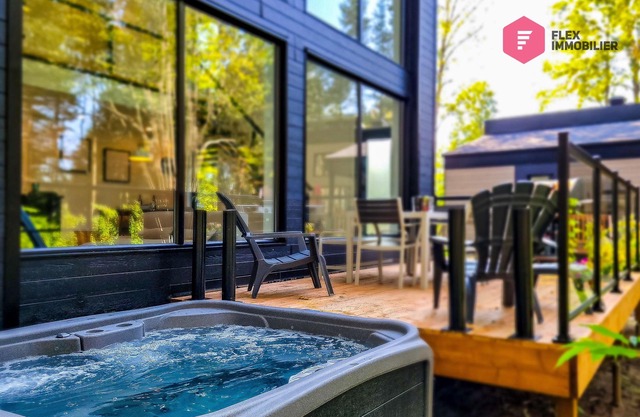 ⭐ Le LoftWood de Portneuf 🌳 Private hot tub, Pool, Sauna & Billards ⭐