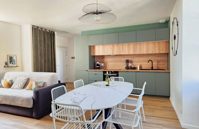 Le Lumineux 3-Star Gîte for 6 in Doué-la-Fontaine – Near Bioparc Zoo & Vineyards