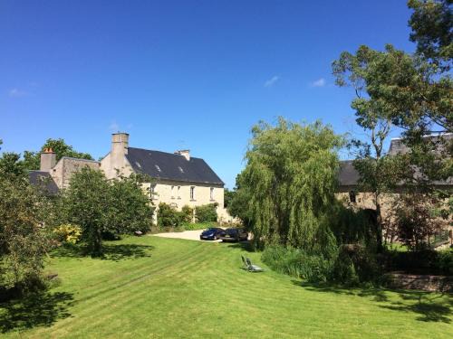 Le Manoir des Doyens Loft - Sleeps 8 - D-Day Museum on-site - Ten Minute Walk to Commonwealth Cemetery!