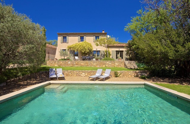 Le mas des oliviers de Rustrel con piscina