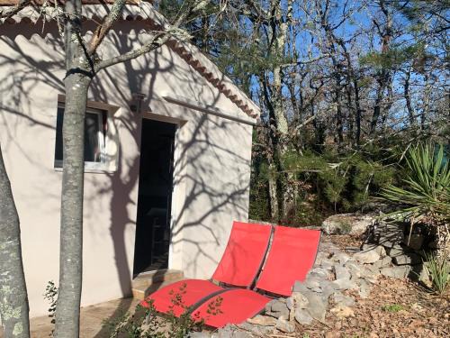 Le Mazet, studio climatisé avec terrasse ombragée