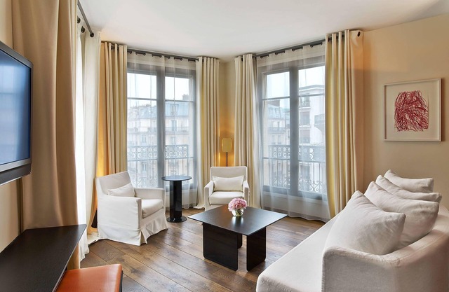 Le Metropolitan Paris Tour Eiffel, a Tribute Portfolio Hotel