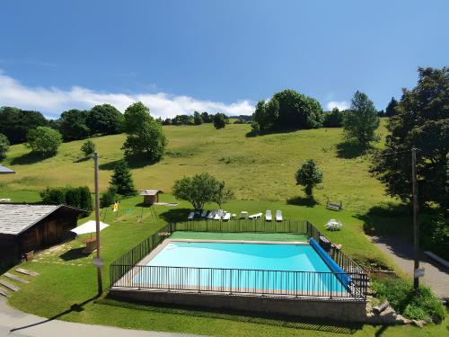 Le Paccaly, Piscine et Aire de jeux