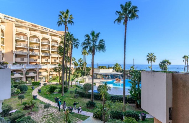 LE PALM AZUR - vue mer sur les iles de Lérins