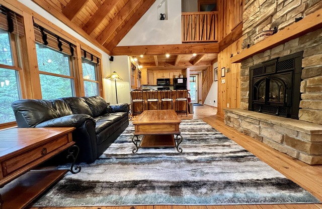 Le Petit Chalet, surrounded by nature, walking distance to Lake Superior & beach