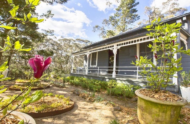 Le Petit Chateau Busland Views