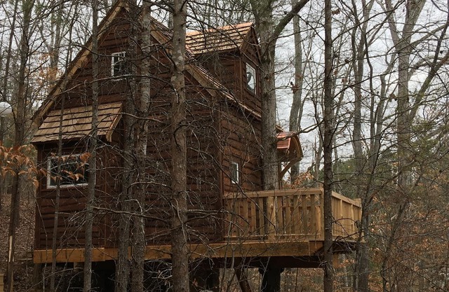 Le Petit Chateau Treehouse en Candlelight Forest Resort