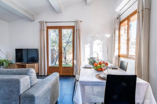 Le Plan de la Tour - T2 4 pers climatisé, 1 ch, jardin, parking, douceur provençale