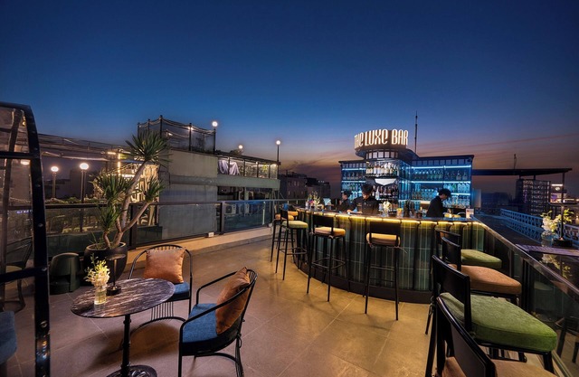 Le Premier Hotel & Rooftop Bar