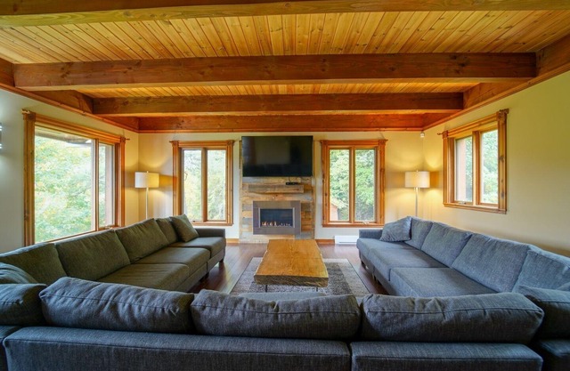 Le Prestigieux, Lake, Spa, Air, BBQ, Golf & Ski