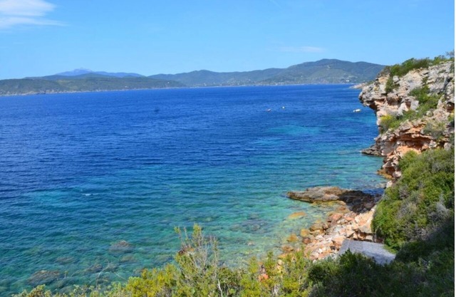 Villa con piscina con vistas al mar. 8/11 camas.