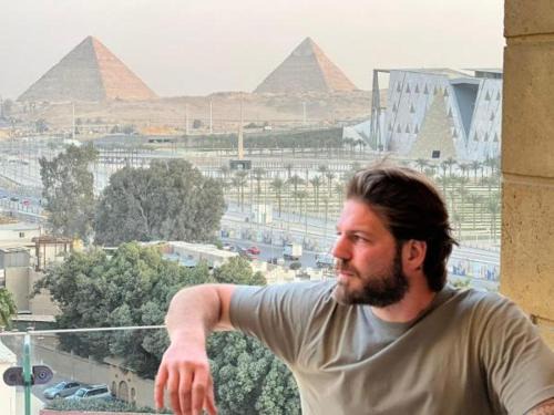 Le Royal Museum & Giza Pyramids view