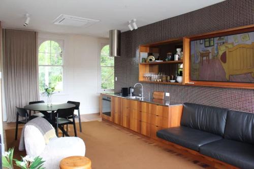 Le Salon Luxury City Apartment with Free Parking