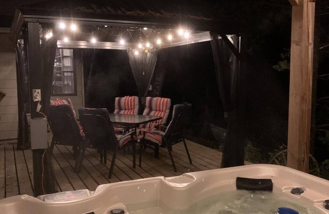 Le Shack 144 Magnifique Chalet Rustique, Bord de Leau, Avec spa , Lacboucher